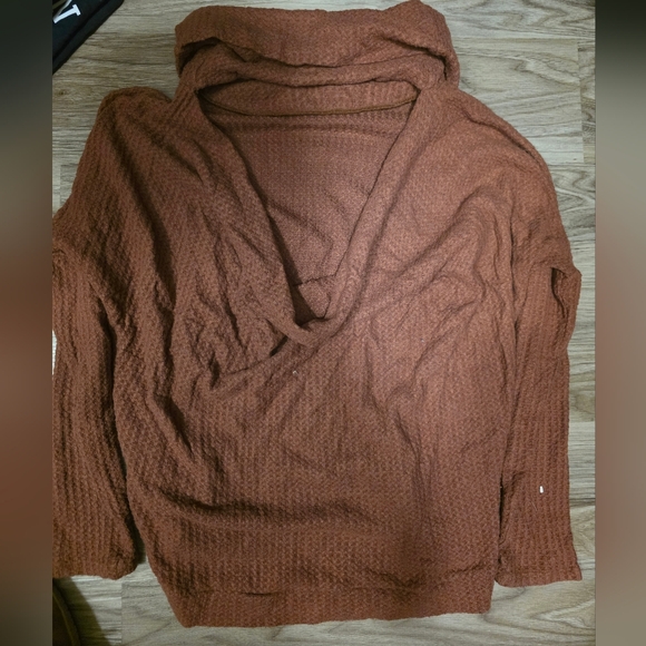 Express Textured Rust Waffle Knit Top - Picture 3 of 3